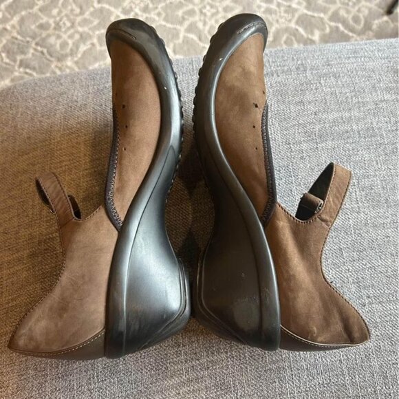 Woman’s PRIVO leather wedge anti slip all terrain shoes. Velcro. Size 9.5 - Picture 10 of 11